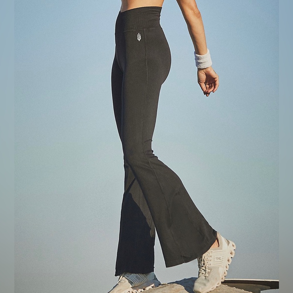 🛑SOLD!🛑 Free People Happiness Runs Muscle Tank & Good Karma Flare Leggings SET - Picture 3 of 16
